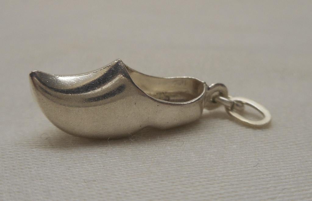 Zilveren vintage bedel/hanger klomp nr.618