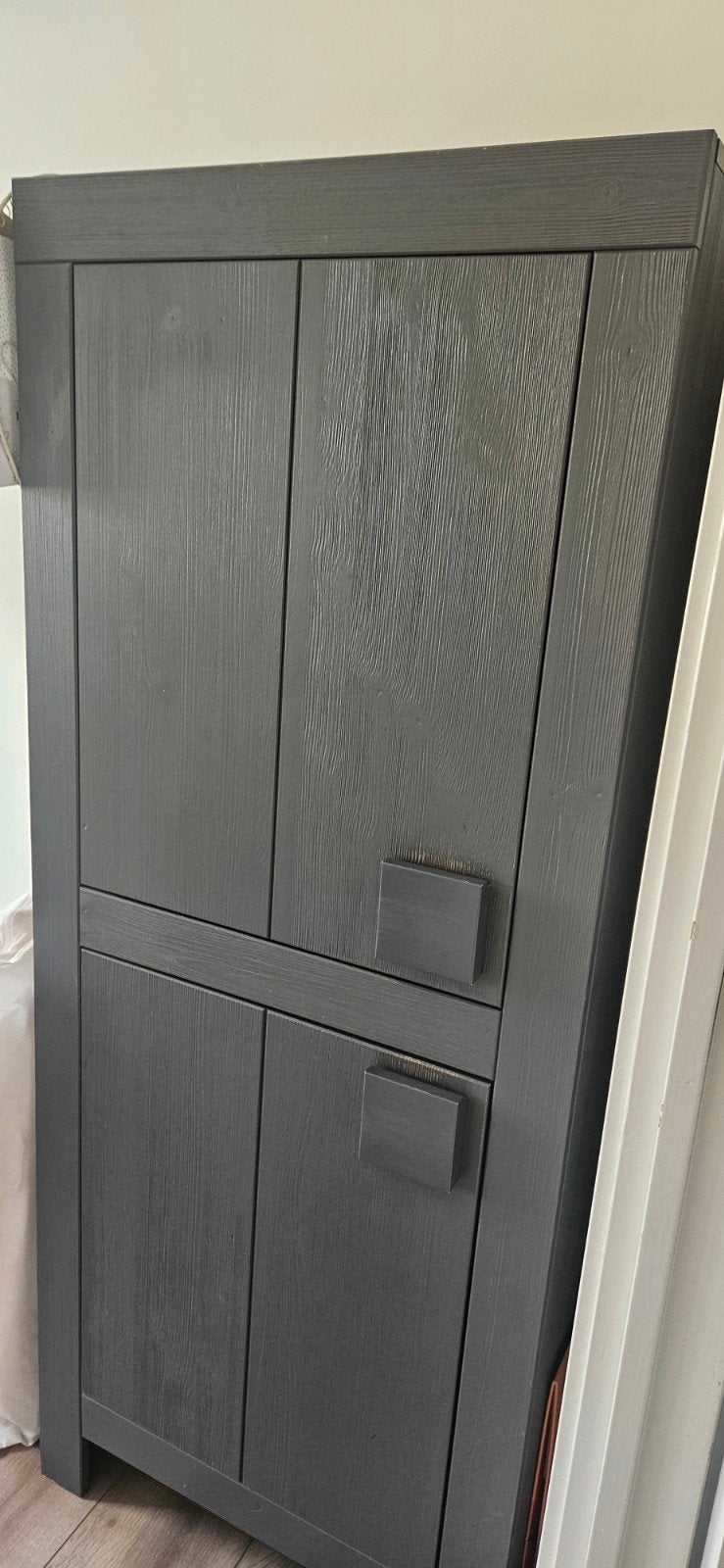 Donkergrijze kast met deuren en planken, Huis en Inrichting, Kasten | Kledingkasten, Ophalen, 50 tot 100 cm, Modern, 150 tot 200 cm