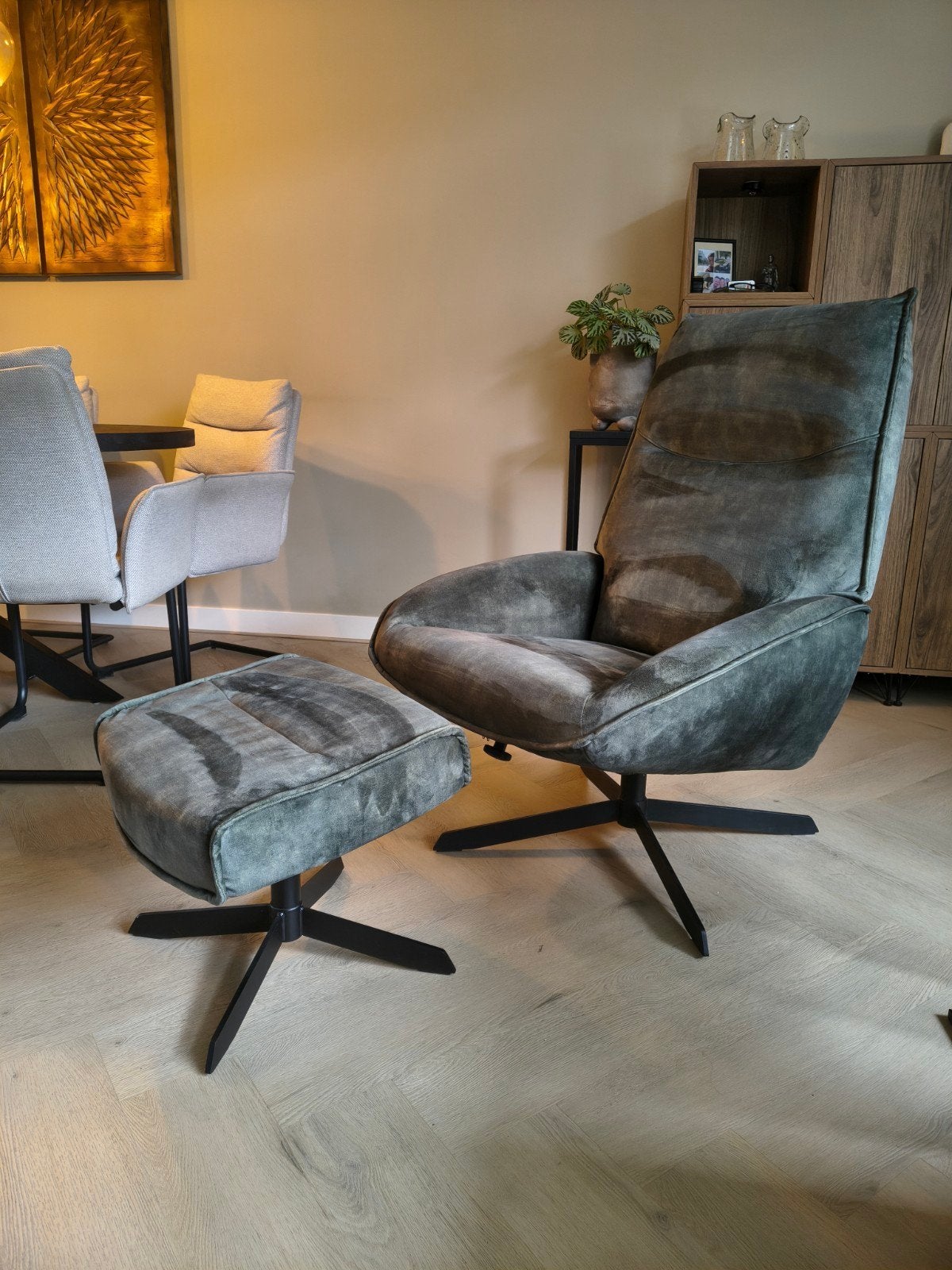 Groene velvet draai fauteuil met voetenbank, Ophalen, 75 tot 100 cm, Zo goed als nieuw, 75 tot 100 cm