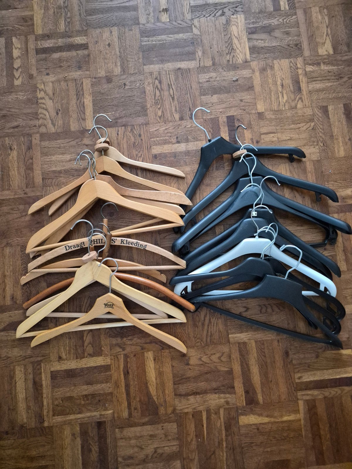 Kleerhangers, Ophalen, Hout