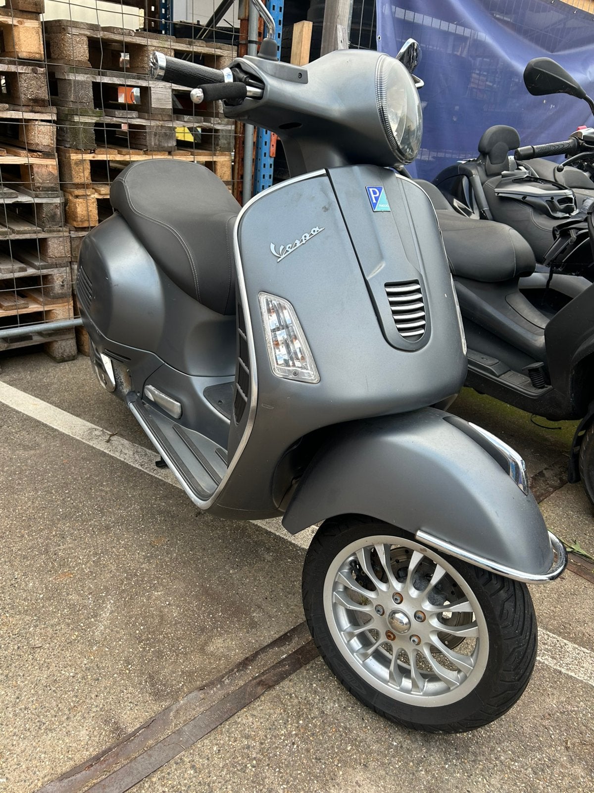 Vespa 300 gts 2012 matt grijs, Ophalen of Verzenden, Zo goed als nieuw, Overige typen, Vespa