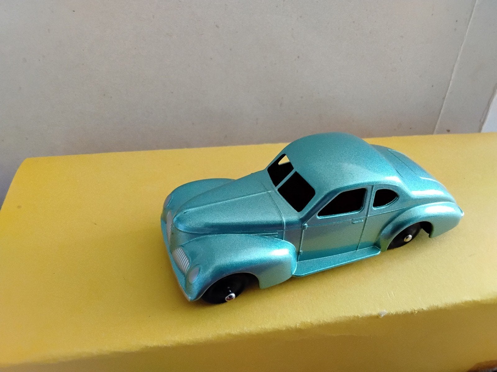 ÐINKY TOYS ATLAS  STUDEBAKER COUPE  NO24 O, Hobby en Vrije tijd, Ophalen of Verzenden, Zo goed als nieuw, Auto, Overige merken