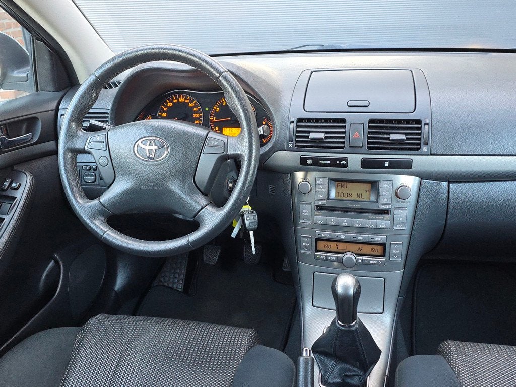 Toyota Avensis Wagon 1.8 VVTi Luna Apk |Clima |Nap, Auto's, Toyota, Voorwielaandrijving, 1794 cc, 4 cilinders, Multifunctioneel stuurwiel
