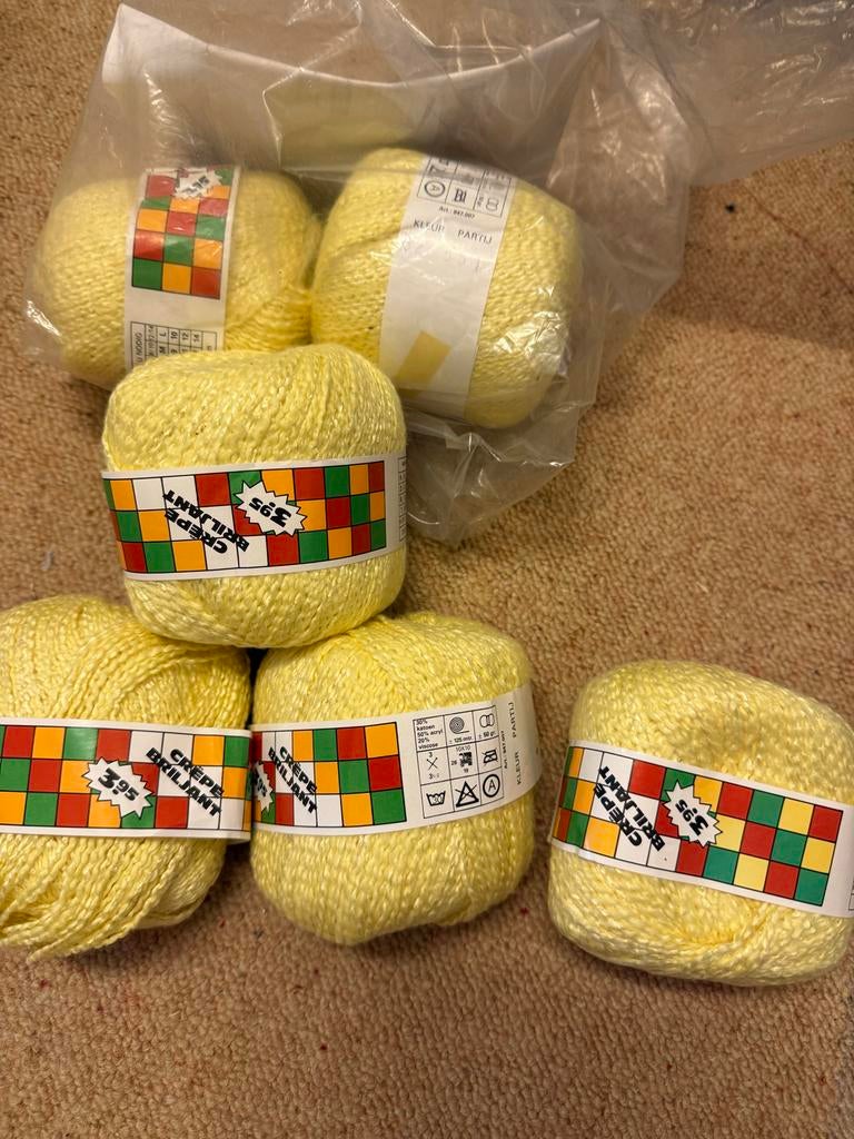 6 bollen gele wol - 30% katoen, 50% acryl, 20% viscose, Hobby en Vrije tijd, Breien en Haken, Ophalen of Verzenden, Nieuw, Breien of Haken