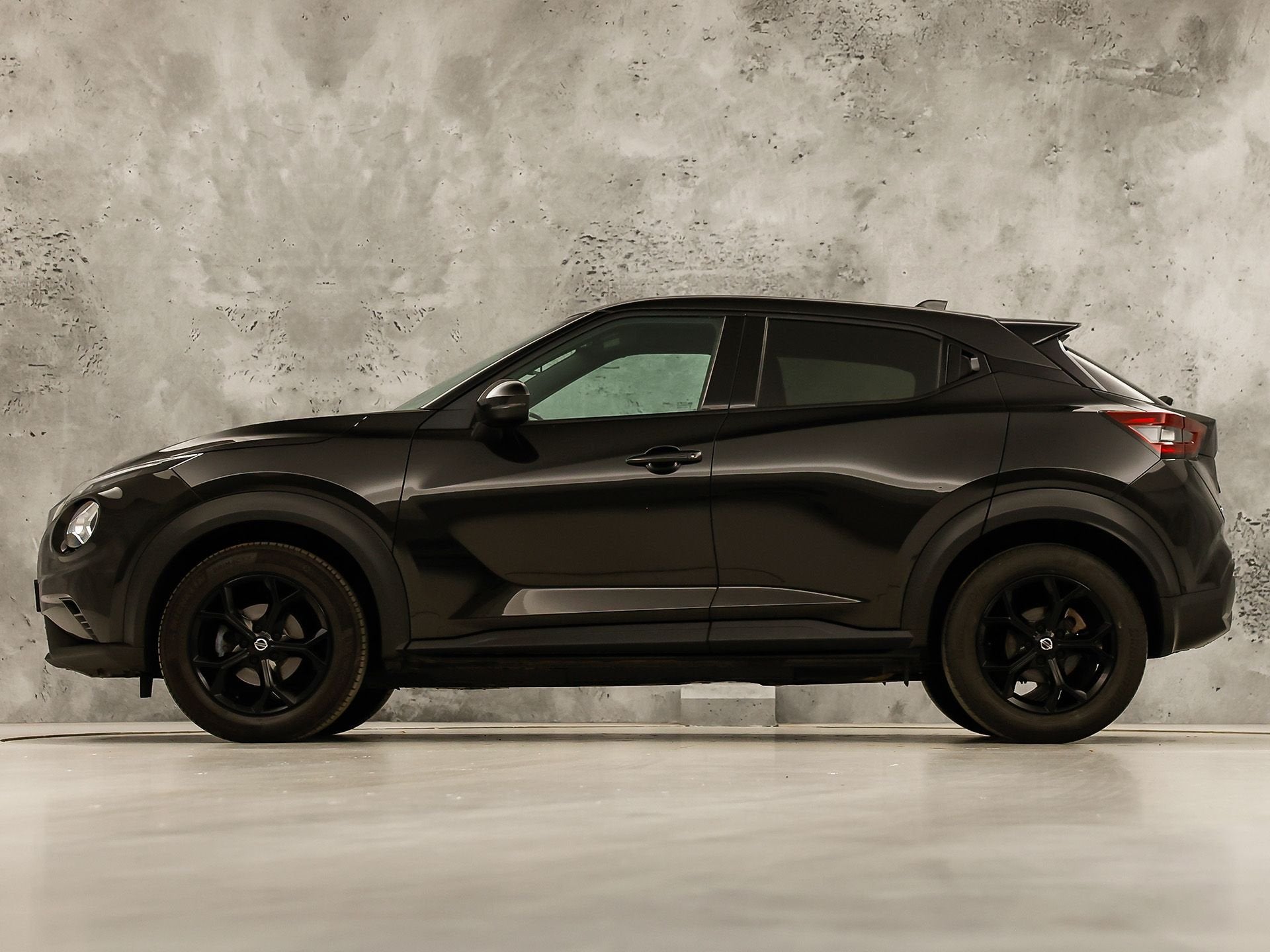 Nissan Juke 1.0 DIG-T N-Connecta Black Sport (APPLE CARPLAY,, Auto's, Voorwielaandrijving, 12 maanden, Stof, Zwart