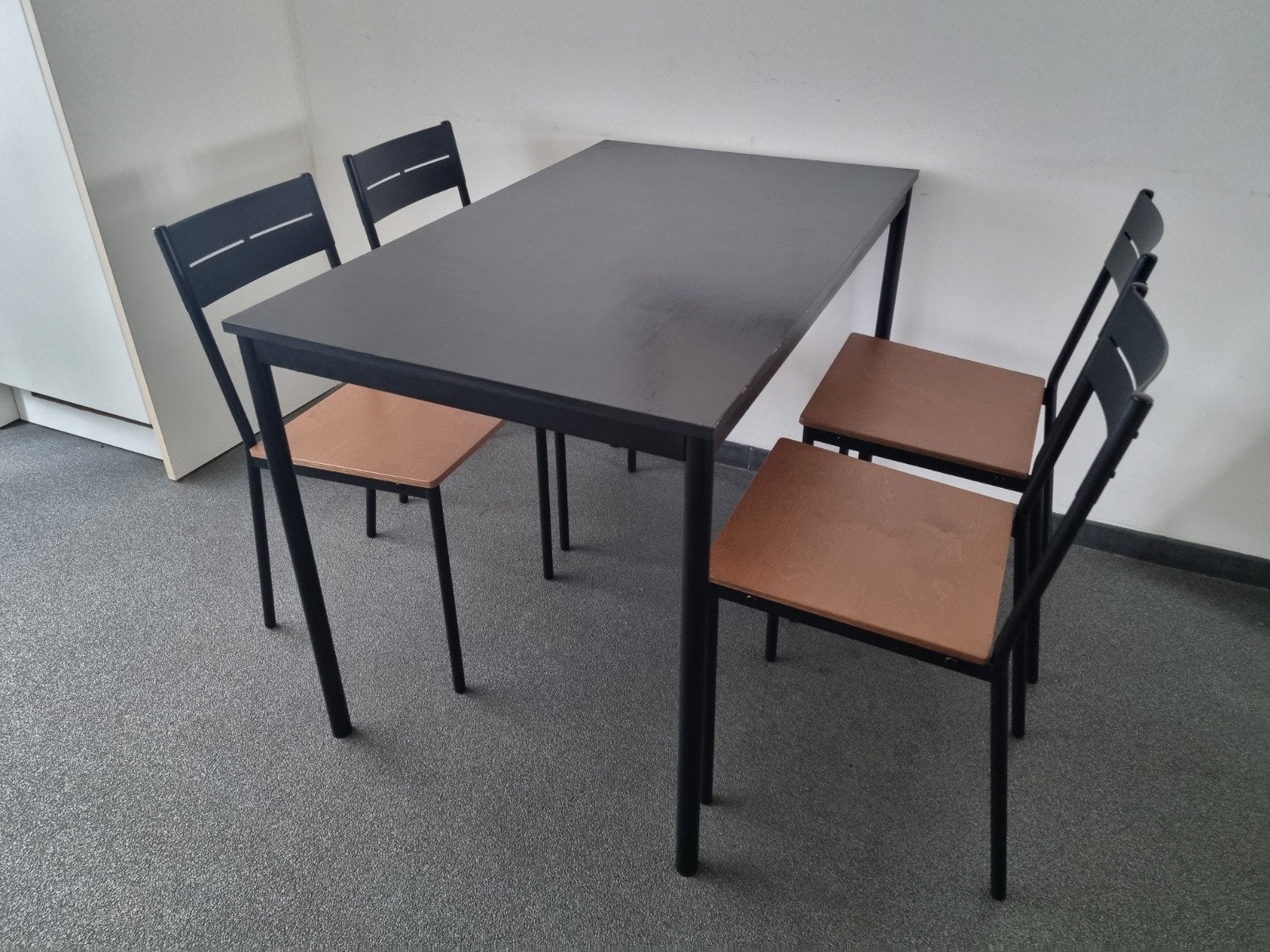 Gratis IKEA SANDSBERG eettafel met 4 stoelen, Gebruikt, 100 tot 150 cm, Modern, Strak, 50 tot 100 cm