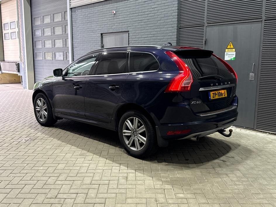 Volvo XC60 2.0 D3 FWD Momentum | Trekhaak | Keyless Entry |, Auto's, Volvo, 4 cilinders, Blauw, Leder en Stof, Bedrijf