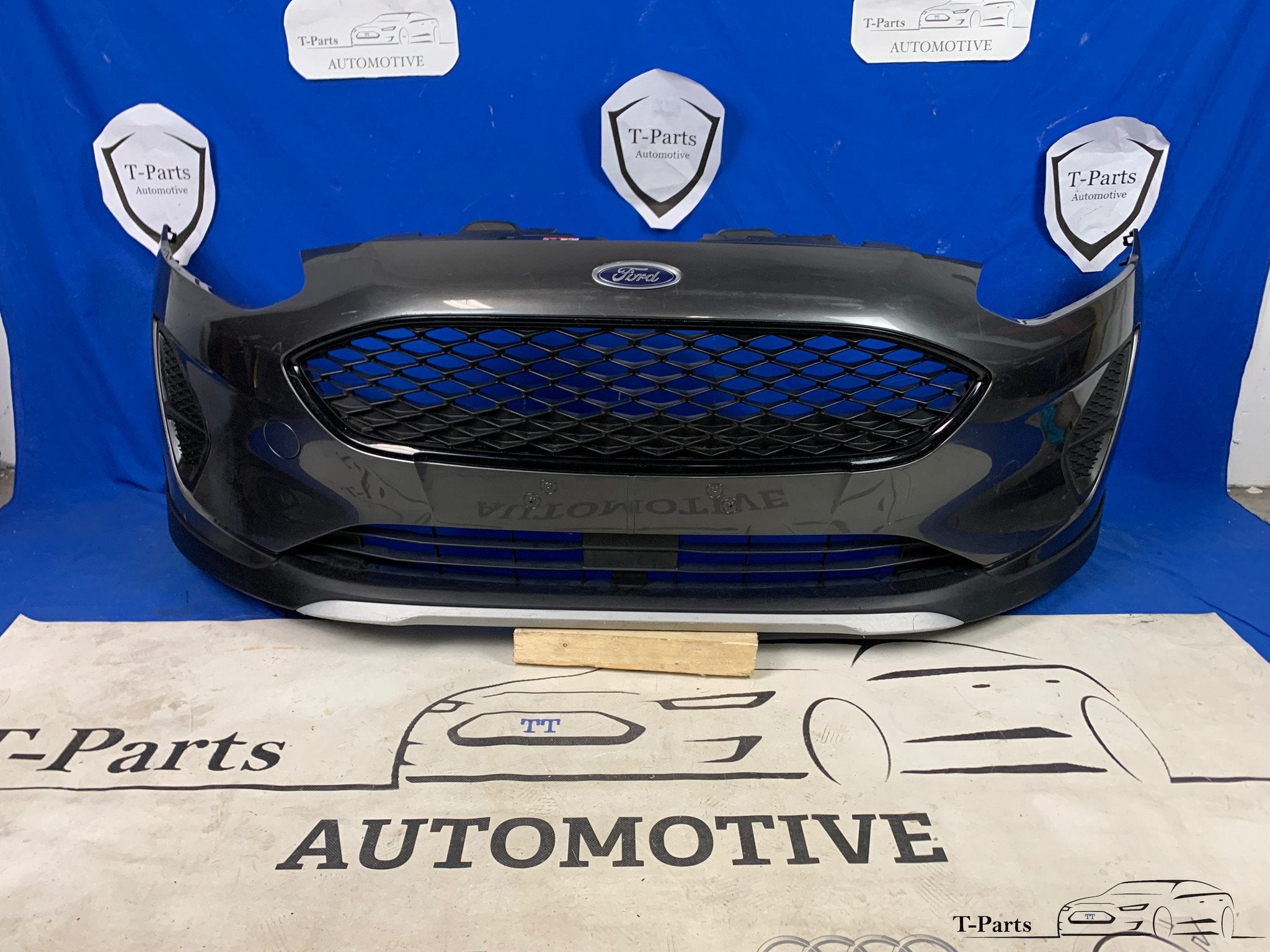 ford fiesta active Voorbumper grille bumper rooster 2017+, Auto-onderdelen, Gebruikt, Info@ford.com, Ophalen of Verzenden, Ford