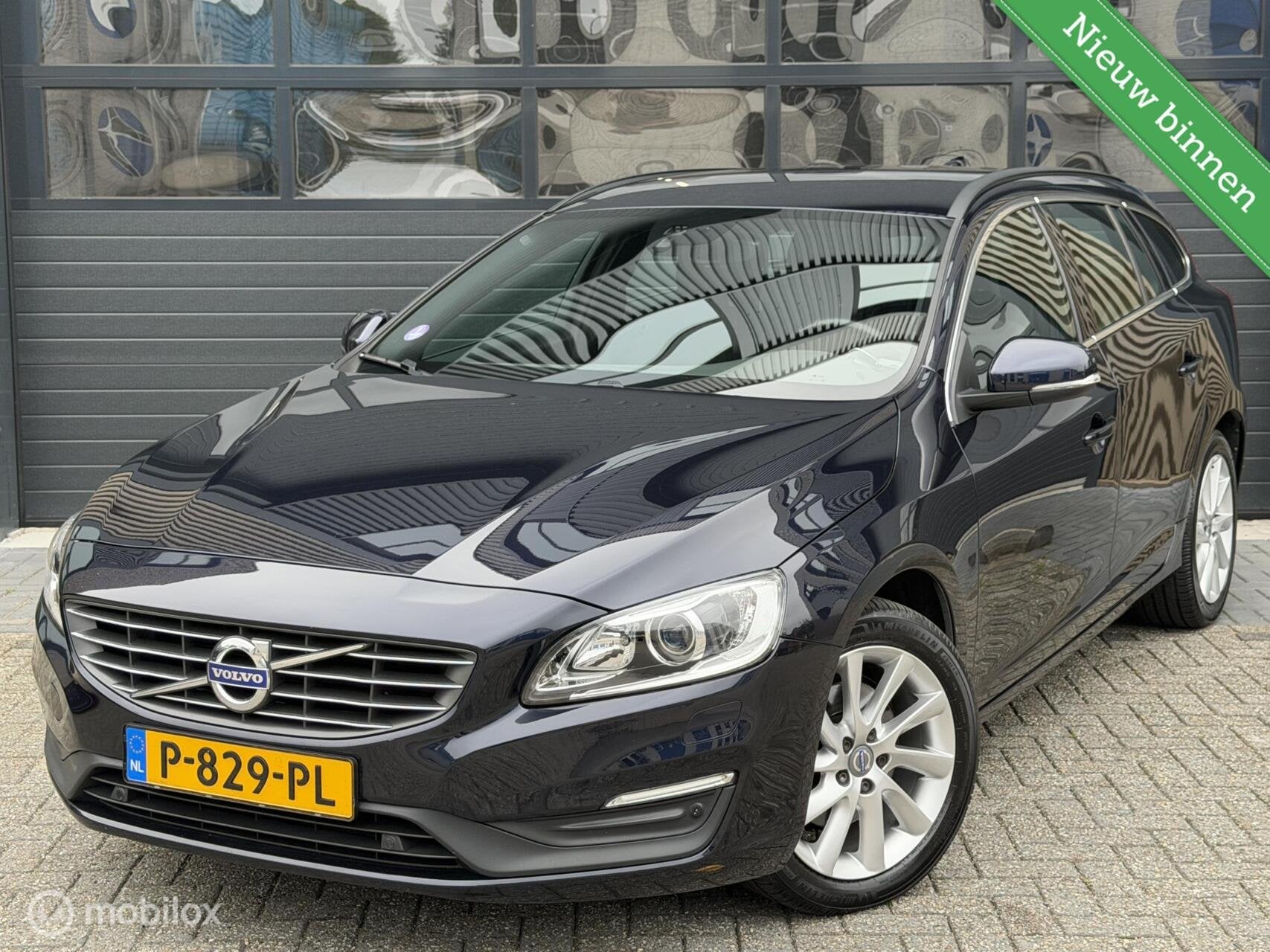 Volvo V60 1.5 T3 Summum | Trekh | Cruise | Sensoren | Autom, Euro 6, 4 cilinders, Met garantie (alle), Blauw