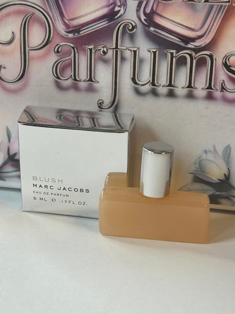 Marc Jacobs - blush miniature 5ml edp, Verzamelen, Parfumverzamelingen, Ophalen of Verzenden, Nieuw, Miniatuur, Gevuld