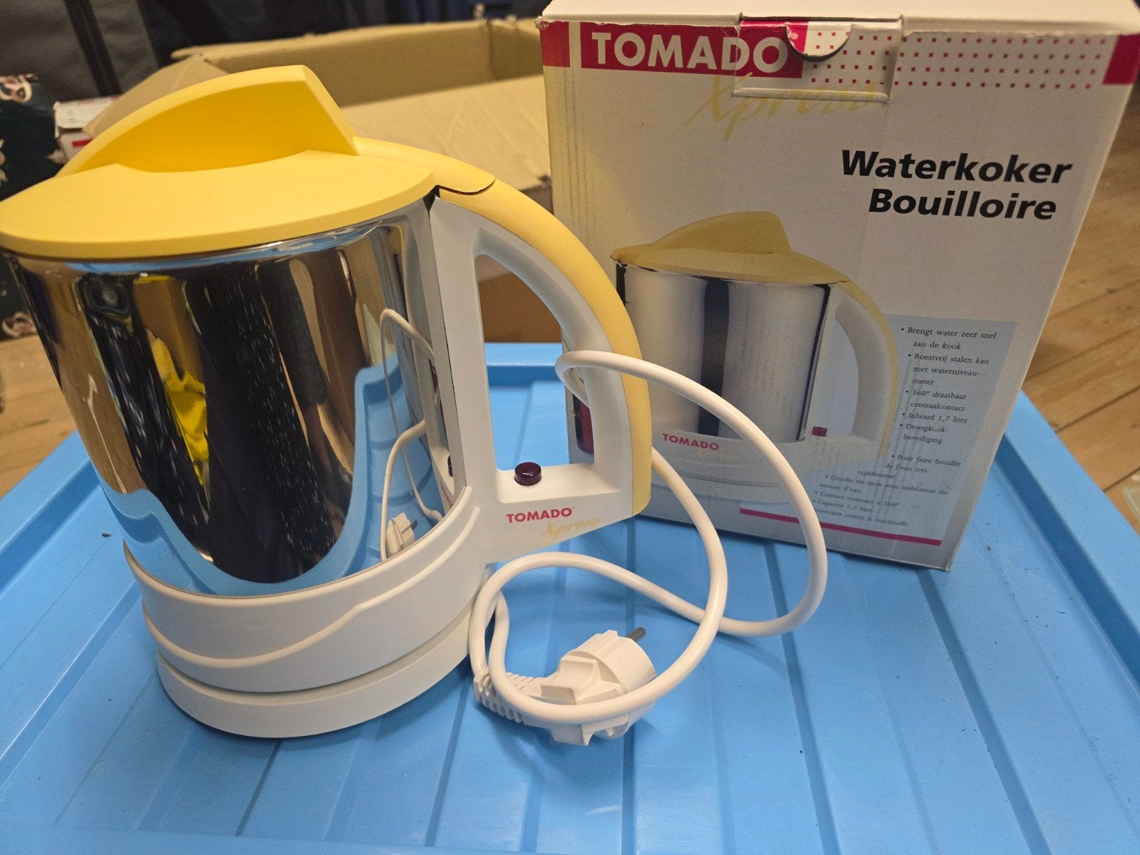 Tomado Waterkoker - 1.7 Liter RVS - Geel/Wit, 1 tot 2 liter, Ophalen, Nieuw, Rvs