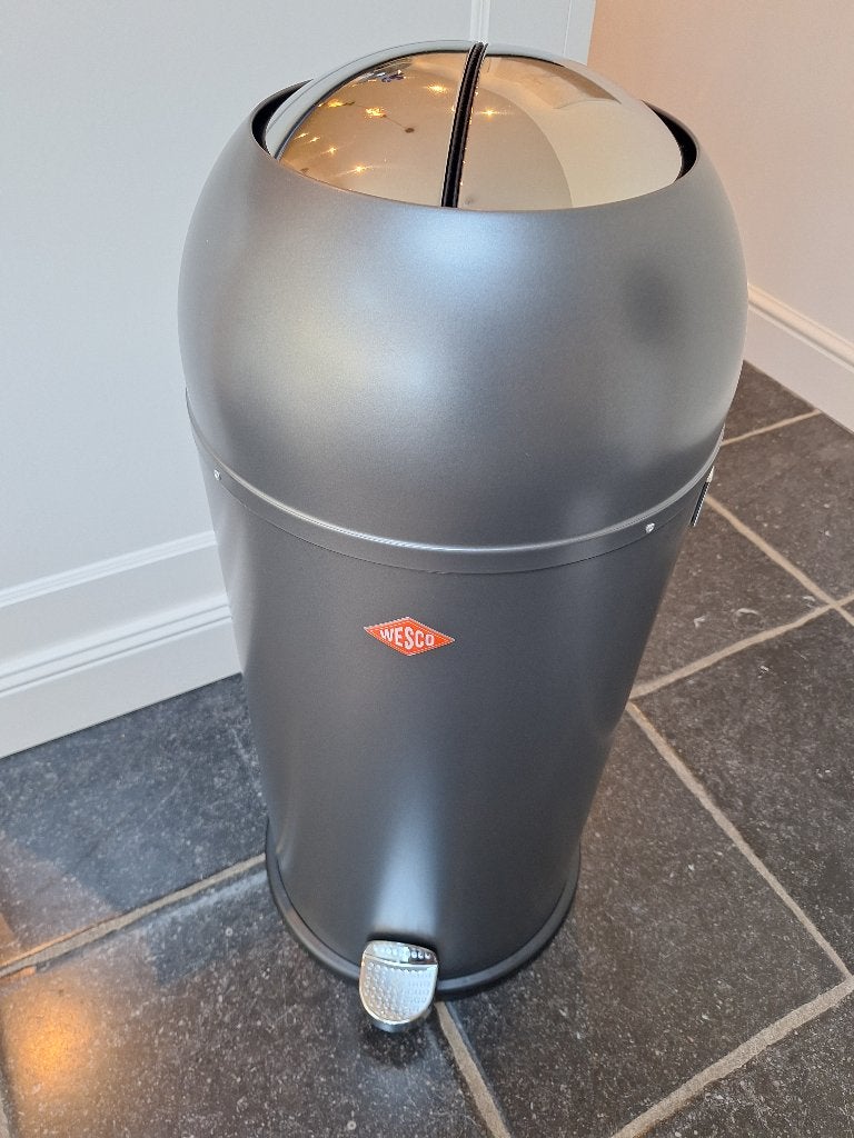 Nieuwe WESCO Kickmaster Prullenbak, 40L Metaal - Grafiet, Met pedaal, Nieuw, 40 liter of meer, Ophalen of Verzenden