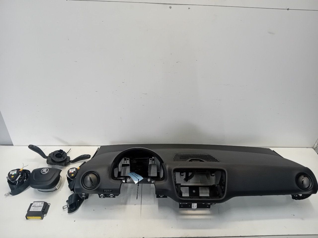 Airbag set Skoda Citigo, Onderdelen@venauto.nl, Van der Ven Autorecycling B.V., Gebruikt, Ettenseweg 76, 4706 PB Roosendaal, The Netherlands