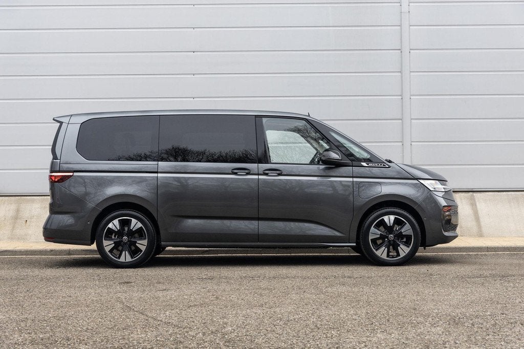 Volkswagen Multivan 1.5 eHybrid 245pk L2 Bulli Edition | Vel, Auto's, Bestelauto's, Automaat, 12 maanden, 1498 cc, Euro 6