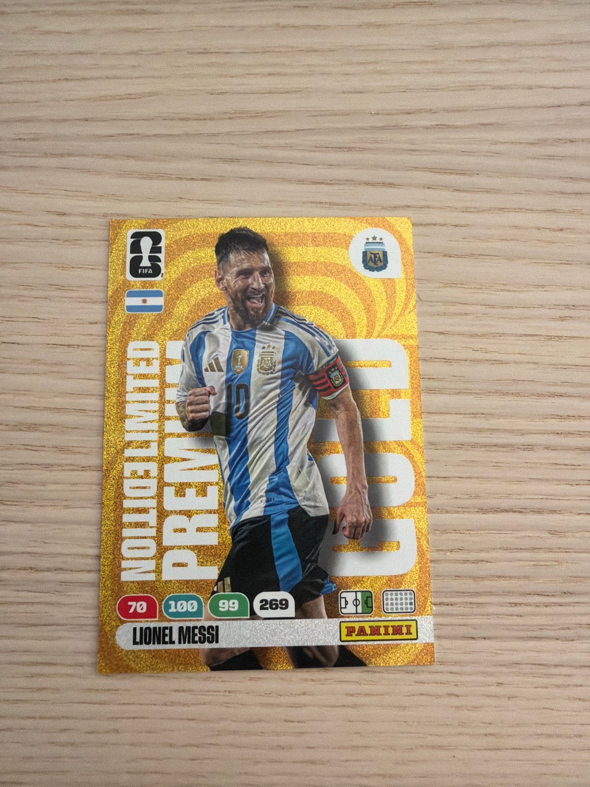 Lionel Messi Panini FIFA 365 Limited Edition Gold Kaart, Ophalen of Verzenden, Zo goed als nieuw, Buitenlandse clubs, Spelerskaart