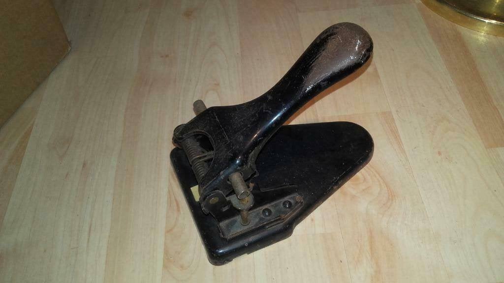 Perforator  jaren + - 40 / 50, Ophalen of Verzenden