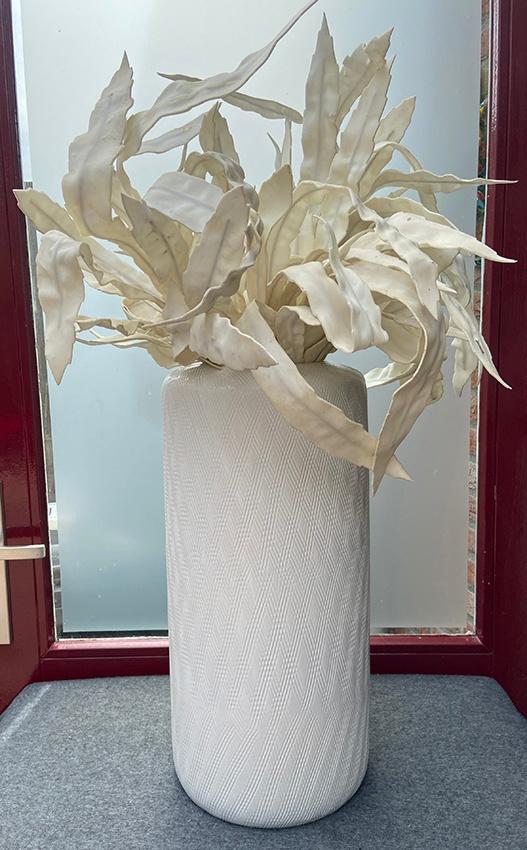 PTMD Witte design vaas met kunst bladeren, Ophalen, Wit, Aardewerk of Porselein, Zo goed als nieuw