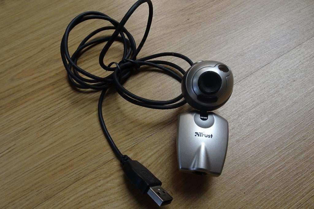 Webcam, Ophalen of Verzenden, Zo goed als nieuw, Trust, Monitorclip