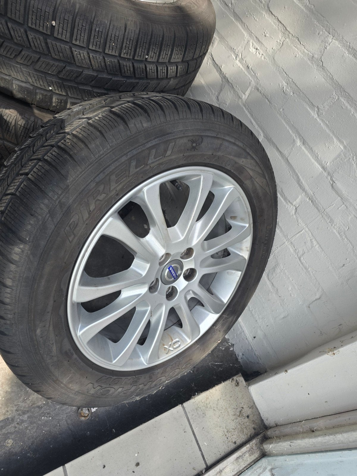 Volvo XC 18 inch velgen + Pirelli banden – 235/60 R18 – 6 mm, Ophalen