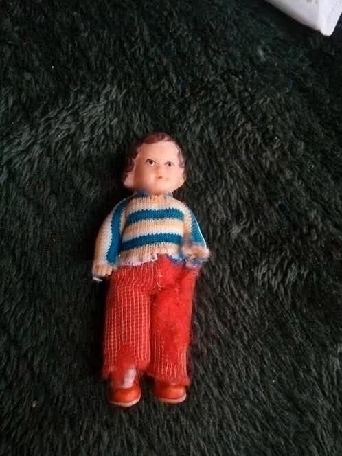 Ari popje 8 cm - Vintage miniatuur pop, Ophalen of Verzenden, Gebruikt, Overige typen