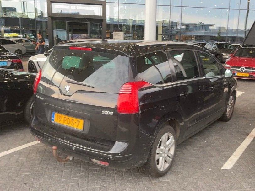 Peugeot 5008 2.0 GT Hdif AUTOMAAT 7 PERS LEDER EXPORT PRIJS, Auto's, Peugeot, 15 km/l, Zwart, 4 cilinders, 7 stoelen