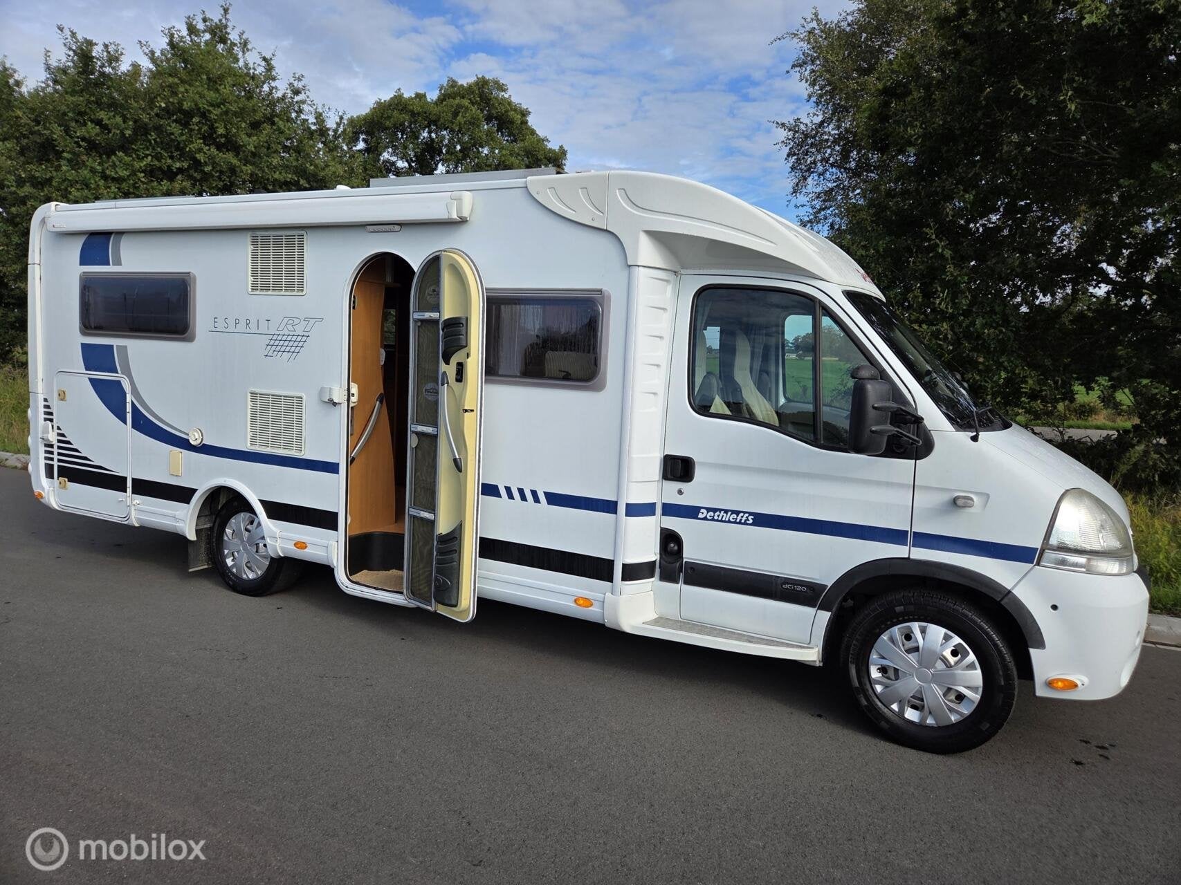 Dethleffs RT 6614 2006 ☆Enkele bedden- 3 Zonnepanelen ☆, Caravans en Kamperen, 6 tot 7 meter, Bedrijf, Afzuigkap, Half-integraal
