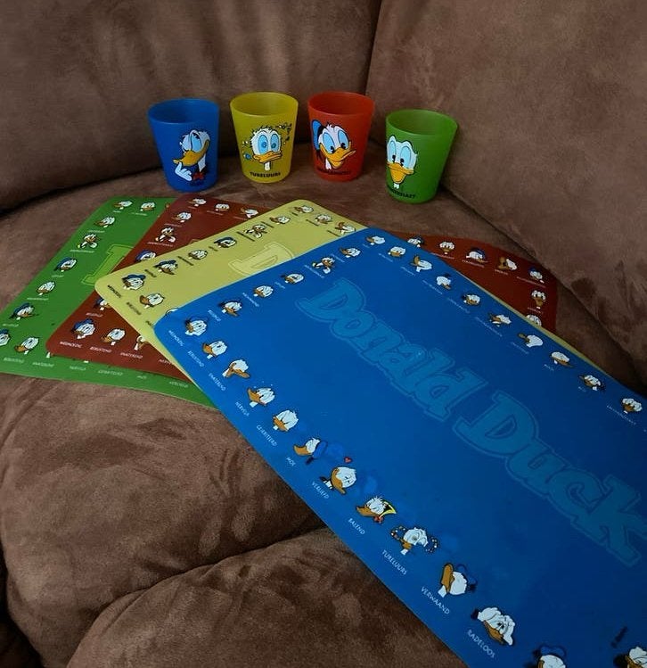 Donald Duck placemats en bekers set van 4 stuks, Verzamelen, Ophalen of Verzenden, Zo goed als nieuw, Overige typen