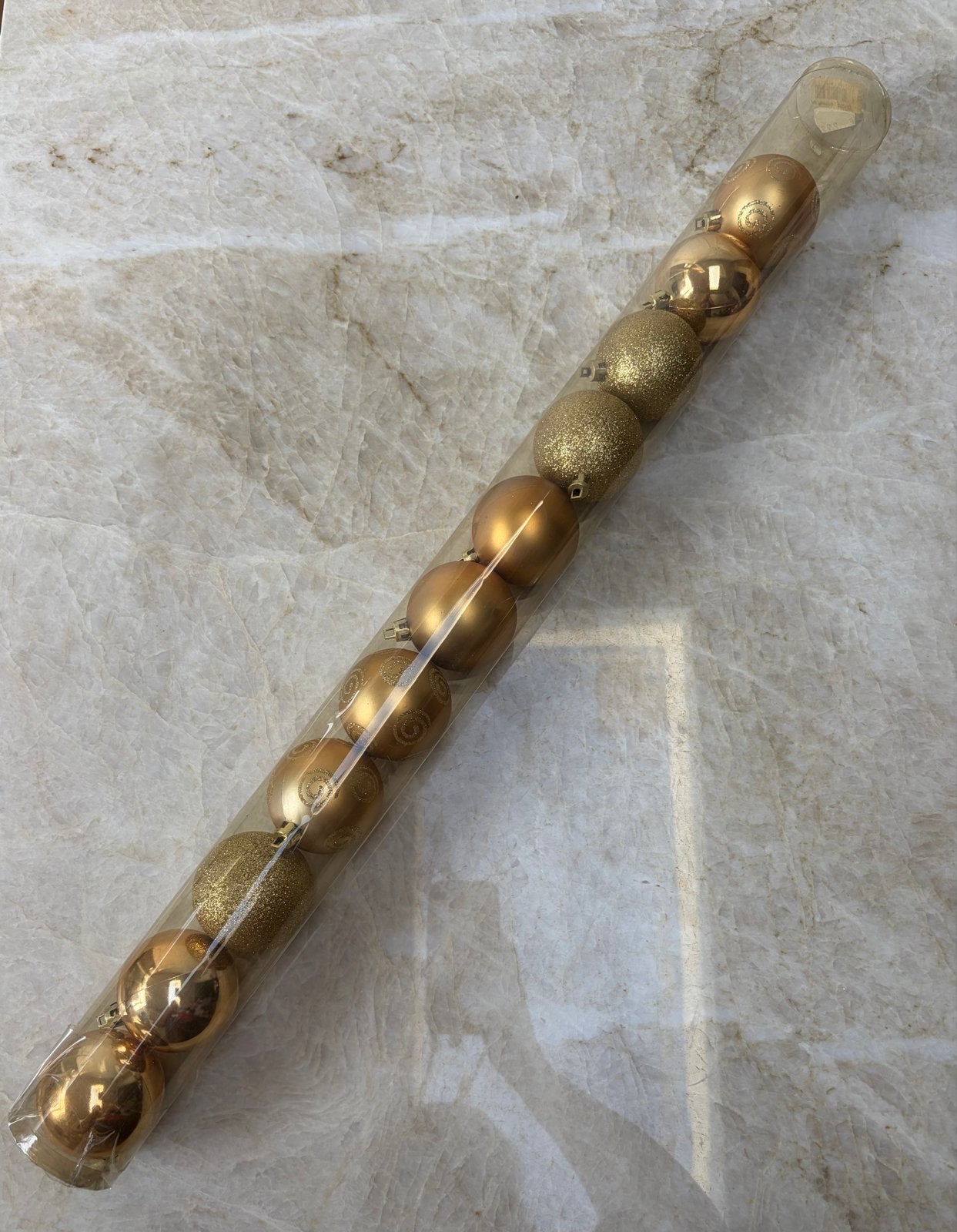 11 gouden kerstballen, Ophalen