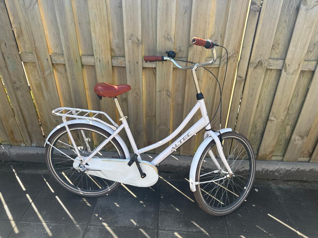 Altec fiets 26 inch met 3 versnellingen , wit, Fietsen en Brommers, Fietsen | Dames | Damesfietsen, Terugtraprem, Gebruikt, Versnellingen