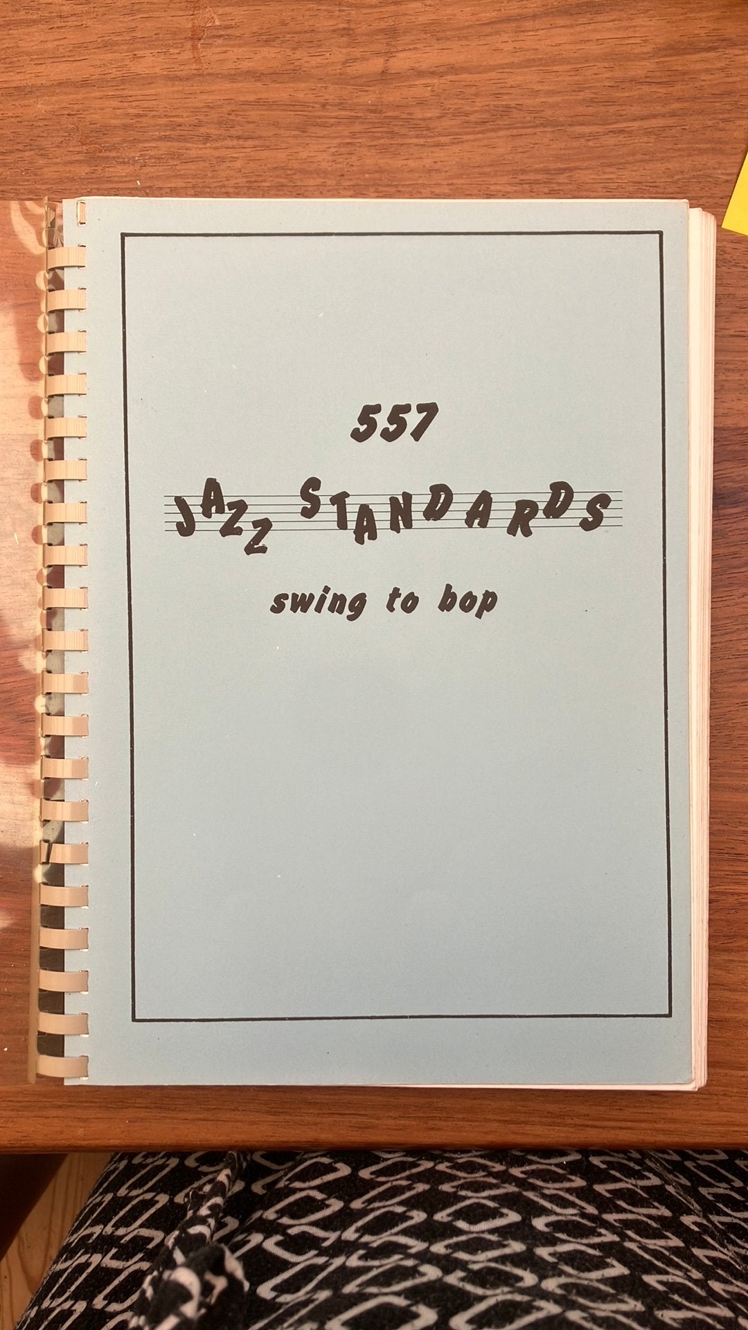 Jazz standards 557 songbook, Ophalen of Verzenden, Gebruikt, Overige soorten, Jazz
