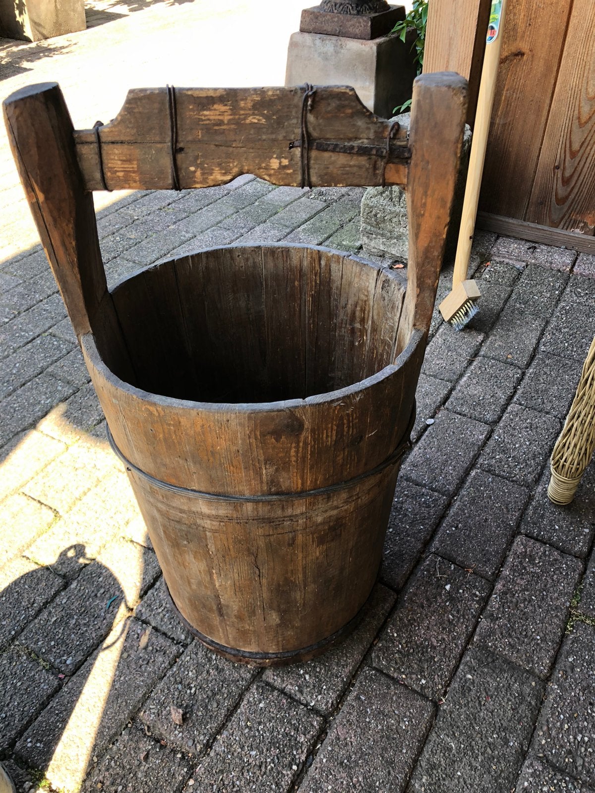 Grote houten bak /emmer, Ophalen, Zo goed als nieuw