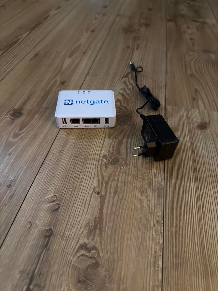 Netgate SG-1100 pfSense Security Gateway Router, Ophalen of Verzenden, Zo goed als nieuw, Router