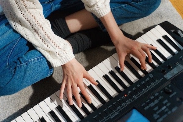 Gezocht: piano- of keyboardles, Privéles, Toetsinstrumenten