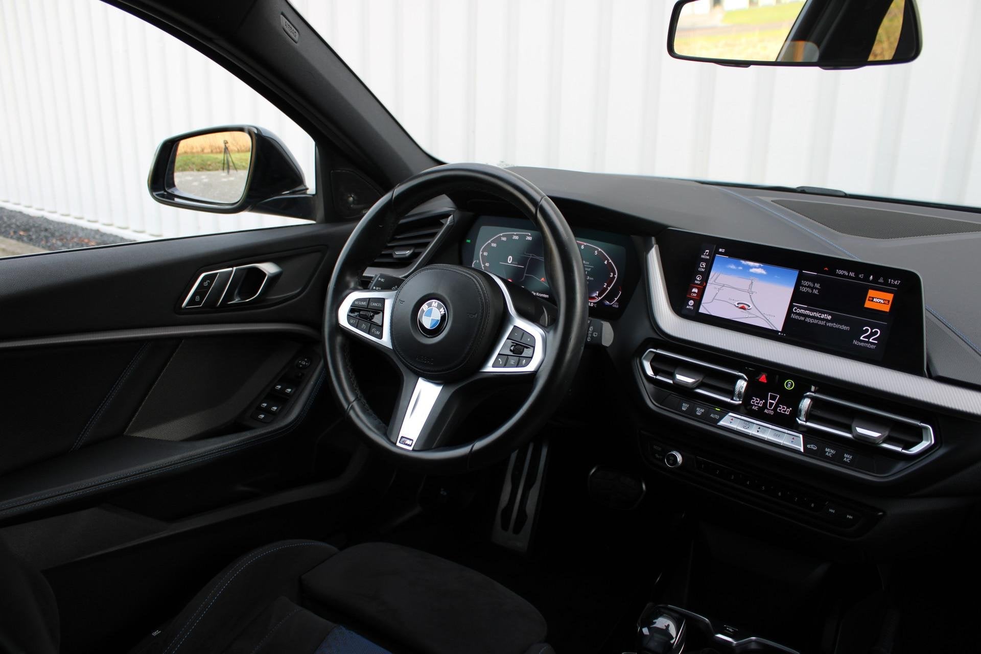 BMW 1-serie 118i High Executive M-sport | Incl. 12 maanden g, Auto's, Origineel Nederlands, Bedrijf, 3 cilinders, Zilver of Grijs