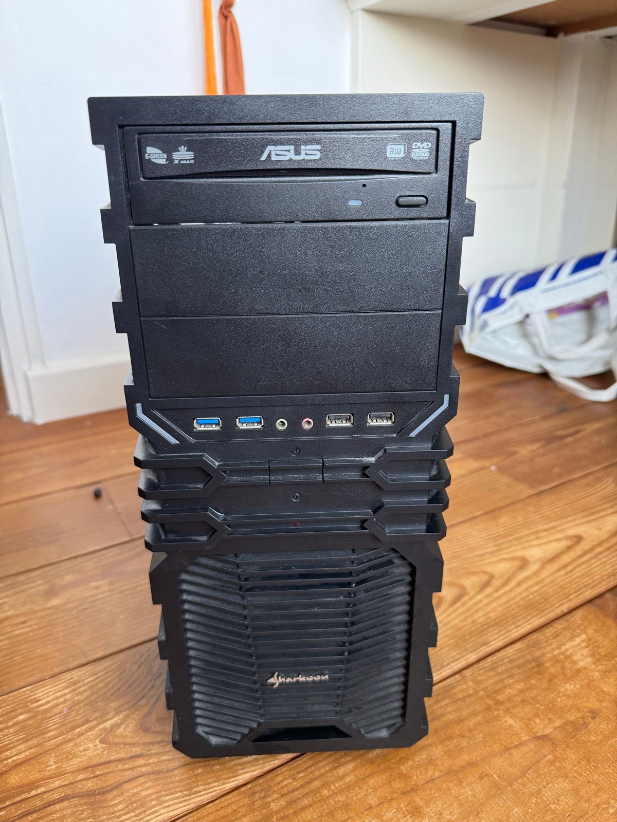 Gaming PC - Cerebro AMD met toetsenbord, Gebruikt, HDD, 8 GB, Ophalen of Verzenden
