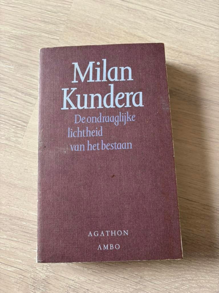 De ondraaglijke lichtheid van het bestaan - Milan Kundera, Boeken, Ophalen of Verzenden, Gelezen