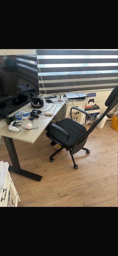 Ikea Bureau met stoel - Ideaal voor thuiswerk of gaming, Huis en Inrichting, Bureaus, Ophalen, Gebruikt, Hout, Grijs