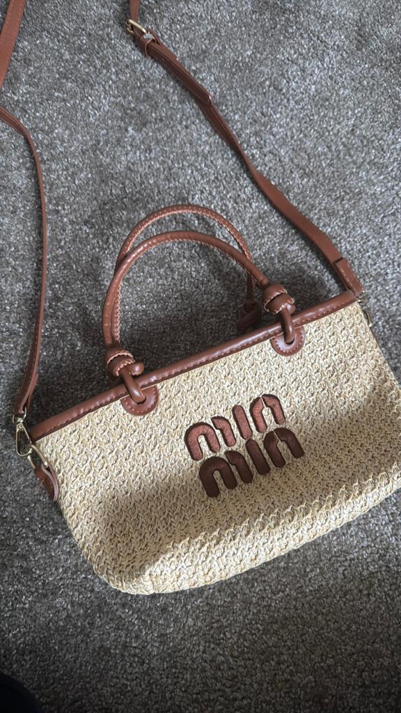 Mooie handtas met schouderband, Ophalen of Verzenden, Gebruikt, Beige, Schoudertasje