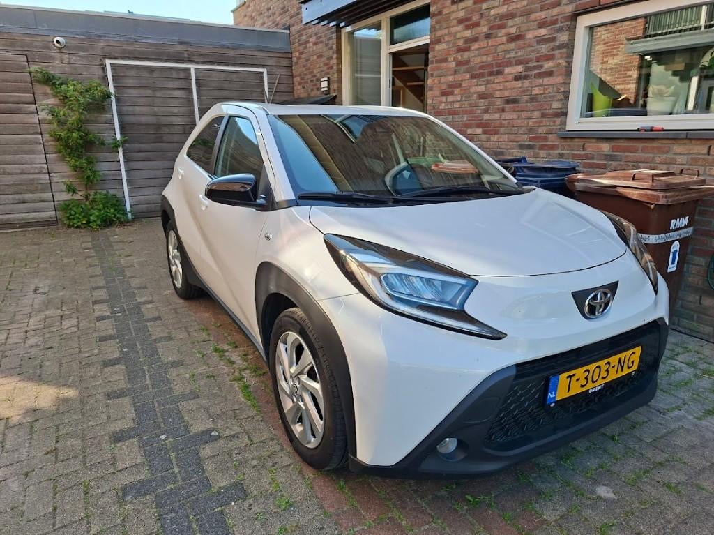 Toyota Aygo X 1.0 Vvt-i MT 72pk 2023 Wit, 31 €/maand, 920 kg, 4 stoelen, Wit