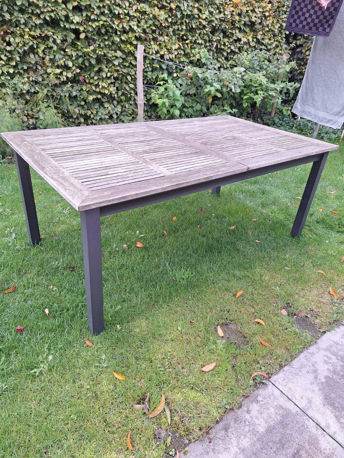 Robuuste tuintafel van teakhout en metaal, Tuin en Terras, Ophalen, Gebruikt, Rechthoekig, Teakhout