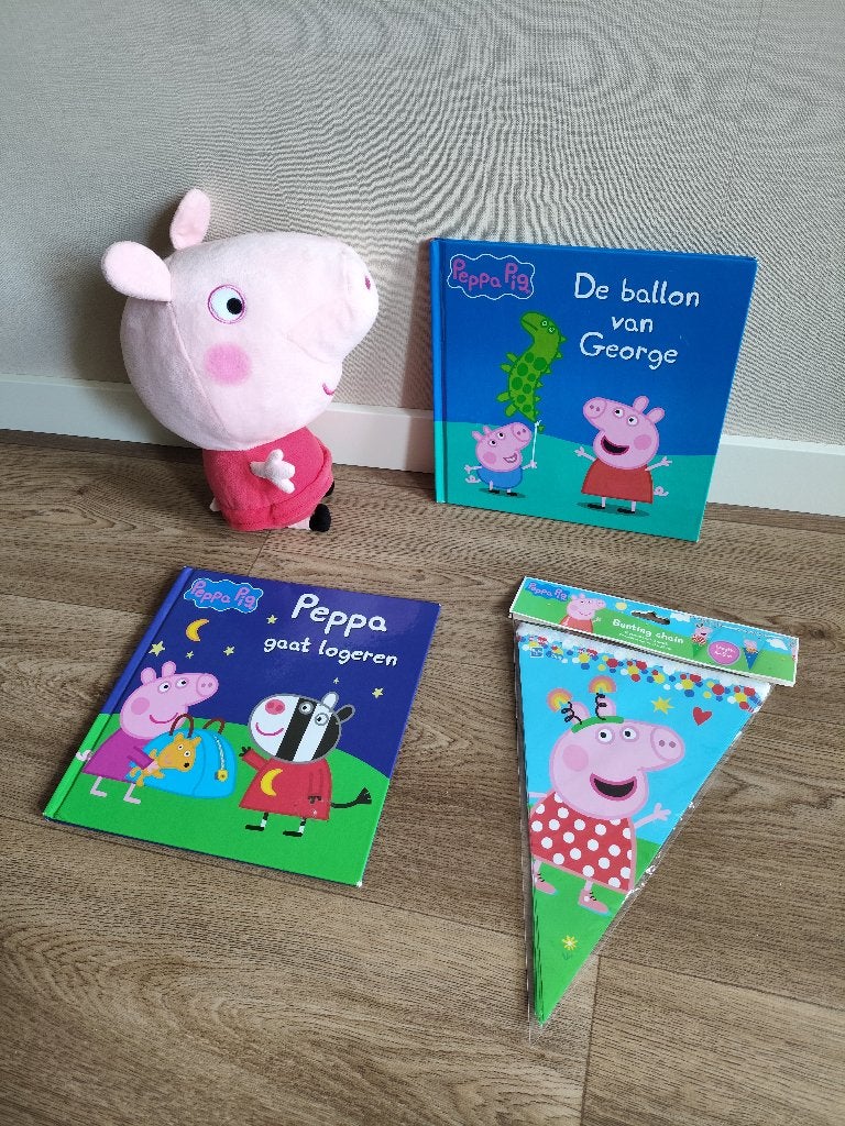 Peppa Pig pakket – knuffel + 2 boeken + vlaggenlijn, Ophalen, Zo goed als nieuw, Overige typen