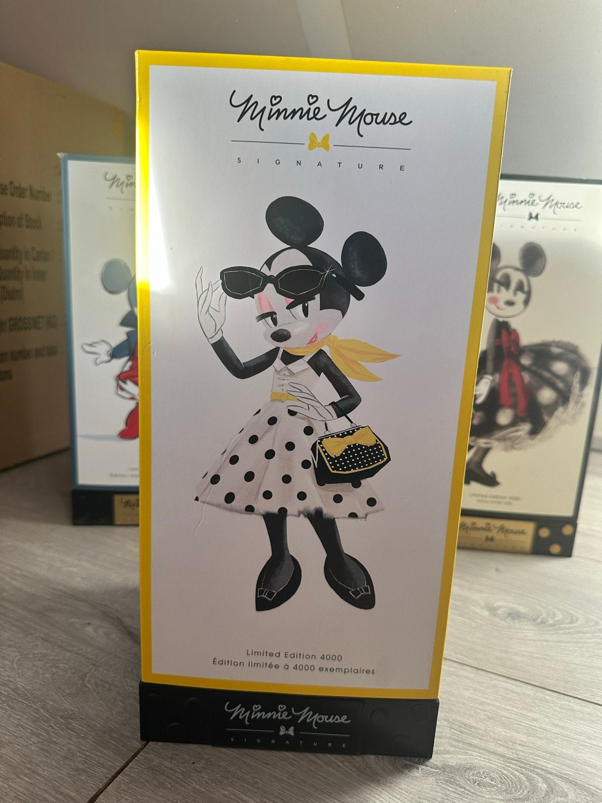 Disney Limited Edition Minnie Mouse Signature Pop Art Doll, Verzamelen, Disney, Ophalen of Verzenden, Mickey Mouse, Nieuw, Beeldje of Figuurtje