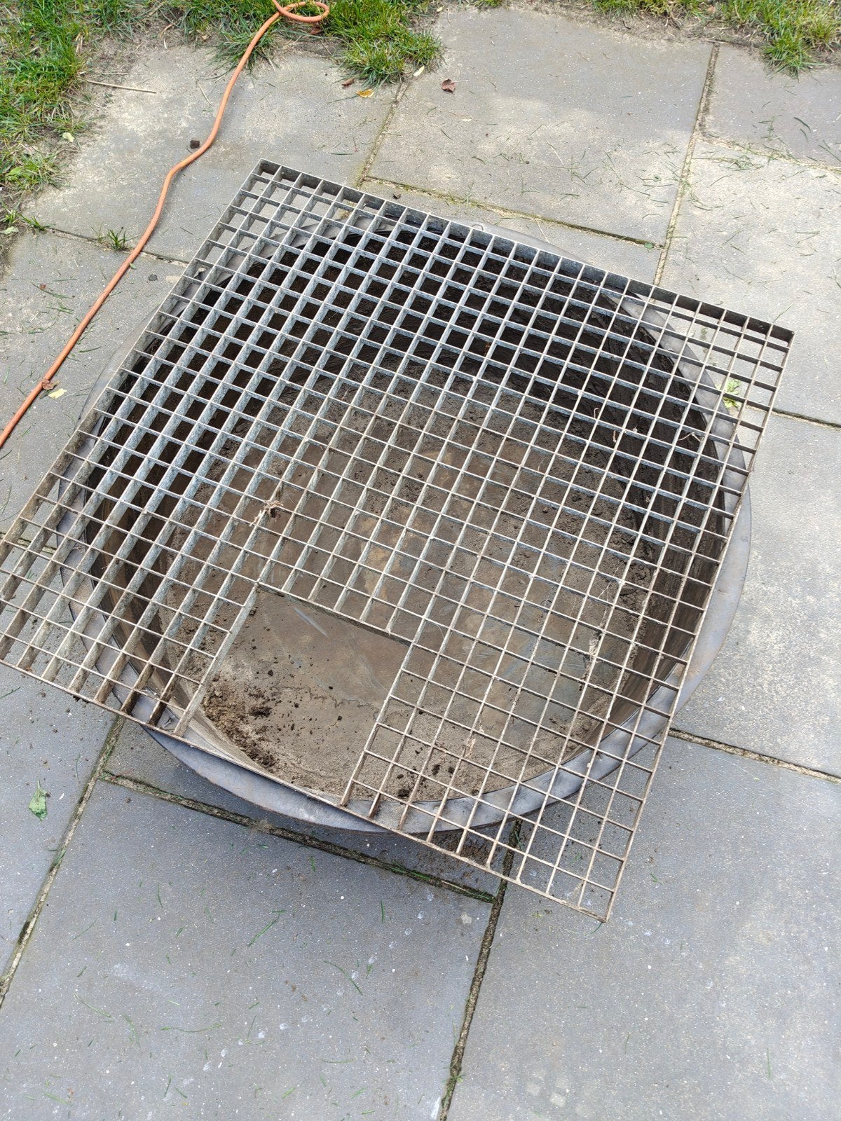 Ubbink Metalen afdekrooster 80x80 met bassin/kuip, Ophalen, Gebruikt