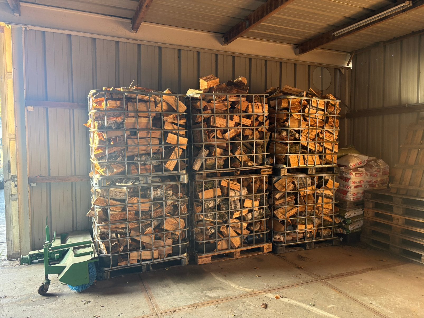 Gezaagd en gekloofd berken brandhout stookhout kachelhout, 6 m³ of meer, Ophalen, Berkenhout, Blokken