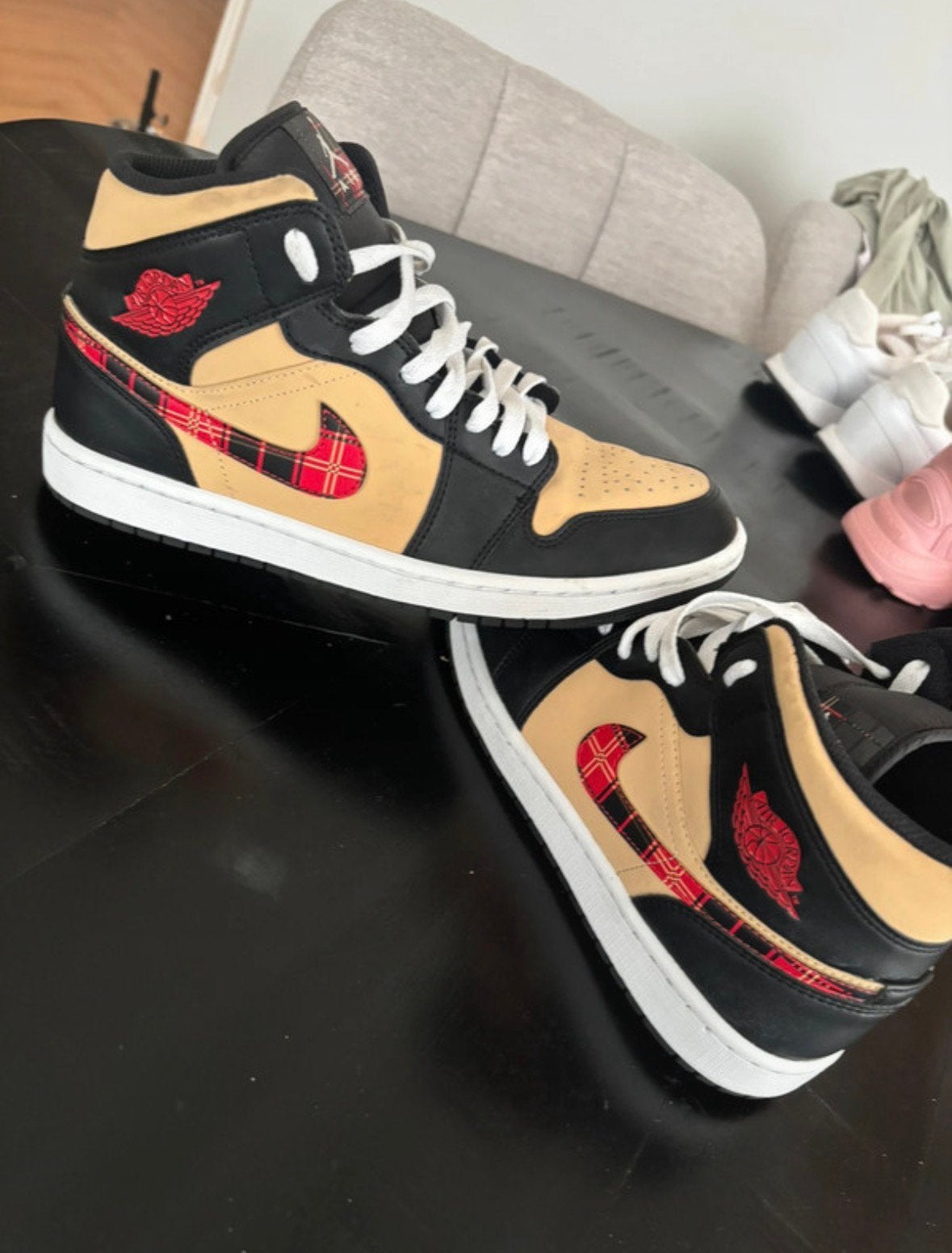 Air jordan 1 mid tartan swoosh, Kleding | Heren, Verzenden, Zwart, Sneakers of Gympen, Zo goed als nieuw