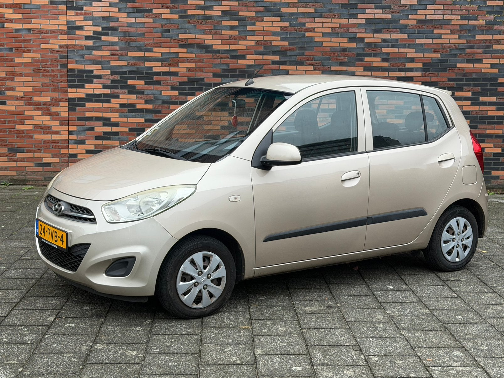 Hyundai i10 1.1 I 5DR 2011 Geel AIRCO, Stof, 4 cilinders, 400 kg, Bedrijf