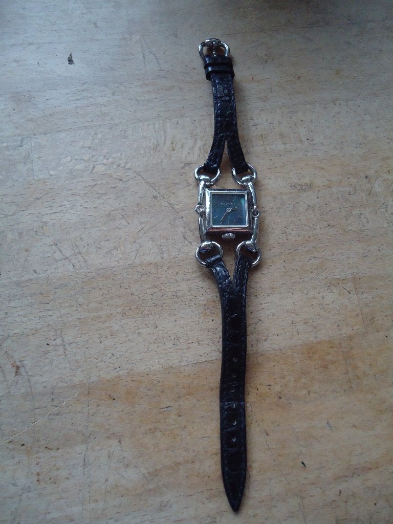 Zwart exclusief  Gucci horloge met leren bandje, Sieraden, Tassen en Uiterlijk, Overige merken, Staal, Polshorloge, Ophalen of Verzenden