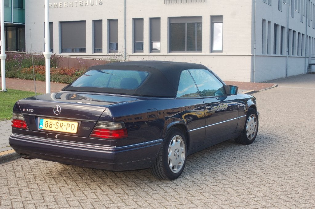 Mercedes-Benz 124 1997, Automaat, 1780 kg, Zwart, Cabriolet