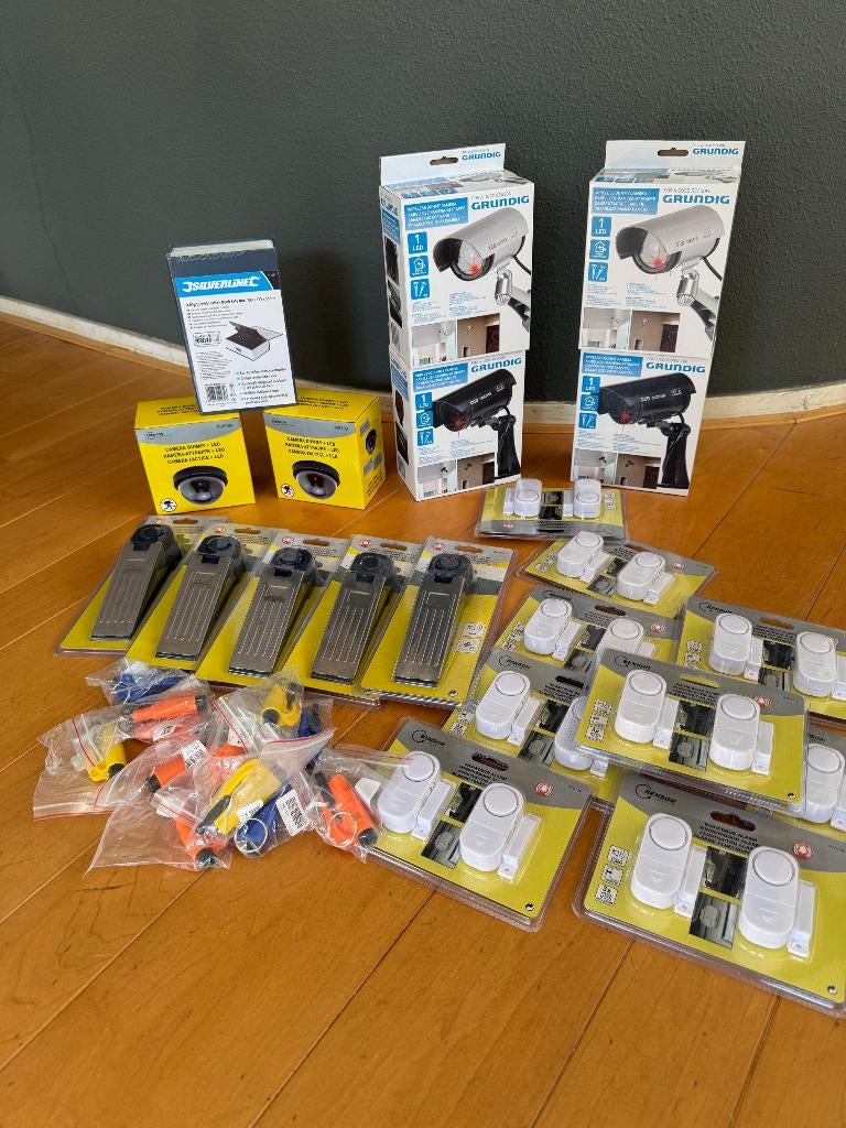 TE KOOP PARTIJ DUMMY CAMERAS EN MEER BEVEILIGING, Ophalen, Nieuw, Overige typen