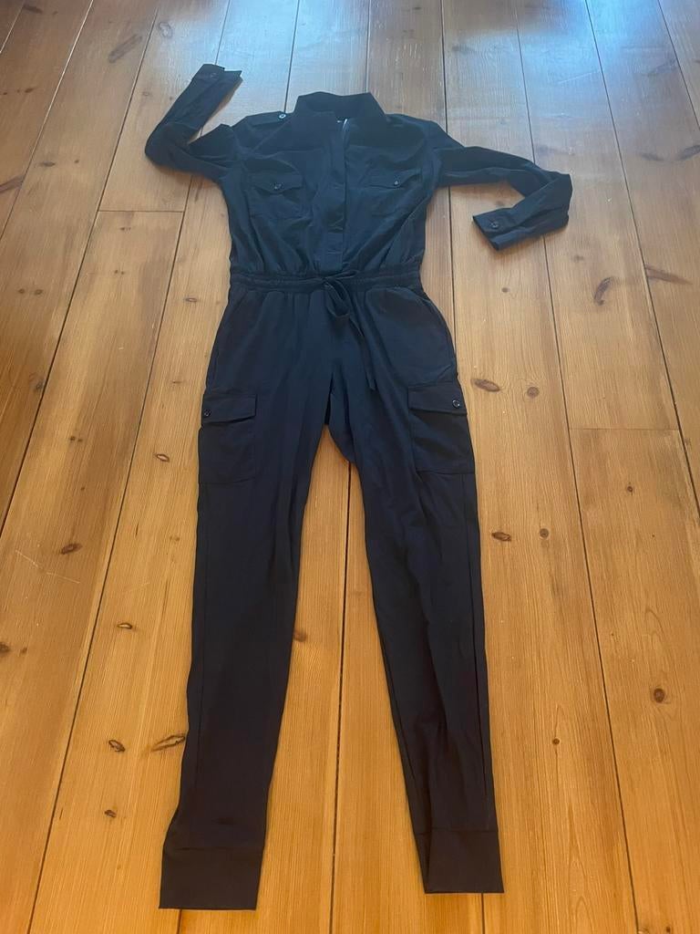Mooie blauwe travelstof jumpsuit Studio Anneloes, M, Ophalen of Verzenden, Zo goed als nieuw, Maat 38/40 (M), Blauw